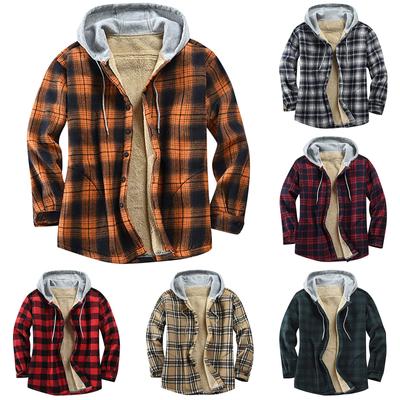 Gestepptes, gefüttertes, kariertes Button-Down-Hemd für Herren. Mit Samt versehen, um warm zu bleiben. Jacke mit Kapuze