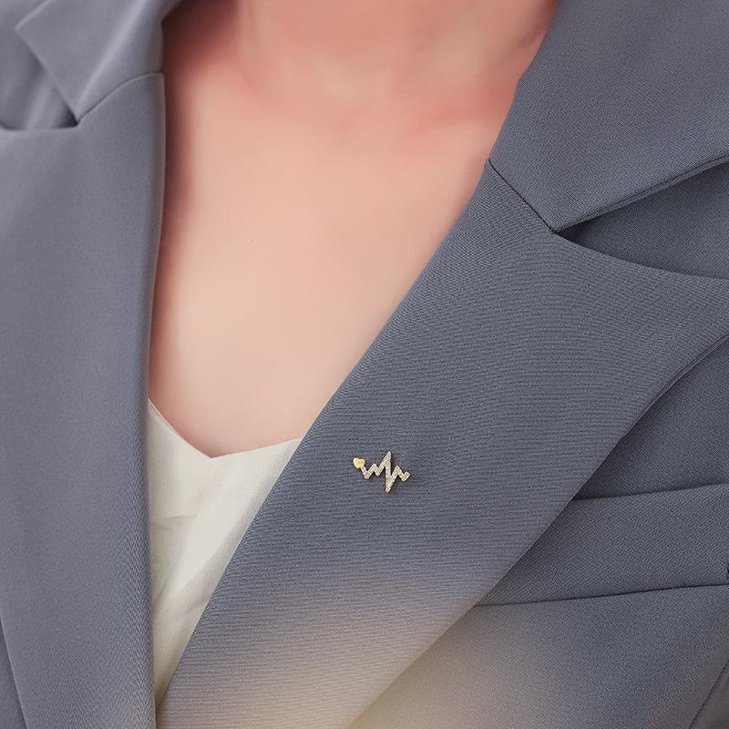 Niche Design Sense Light Luxury Electrocardiogram Brooch Personalized Lightning Pin Sweater Collar Pin
