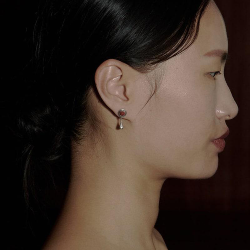 ODDCOLLET Tears earring (coral)