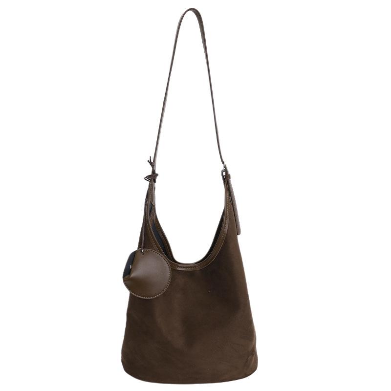 

Vintage matte tote bag women s 2025 new autumn and winter shoulder bag large capacity high texture suede commuter tote bag оливковое зеленый