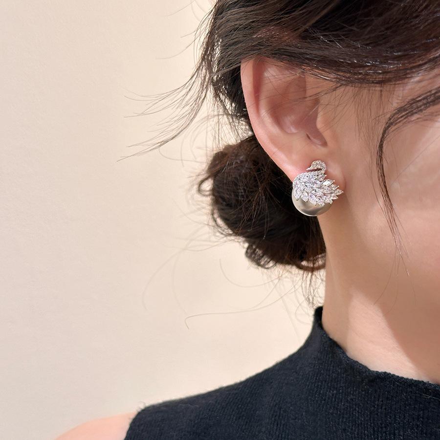 Zircon little swan pearl stud earrings personalized design simple earrings high sense light luxury fashion temperament earrings