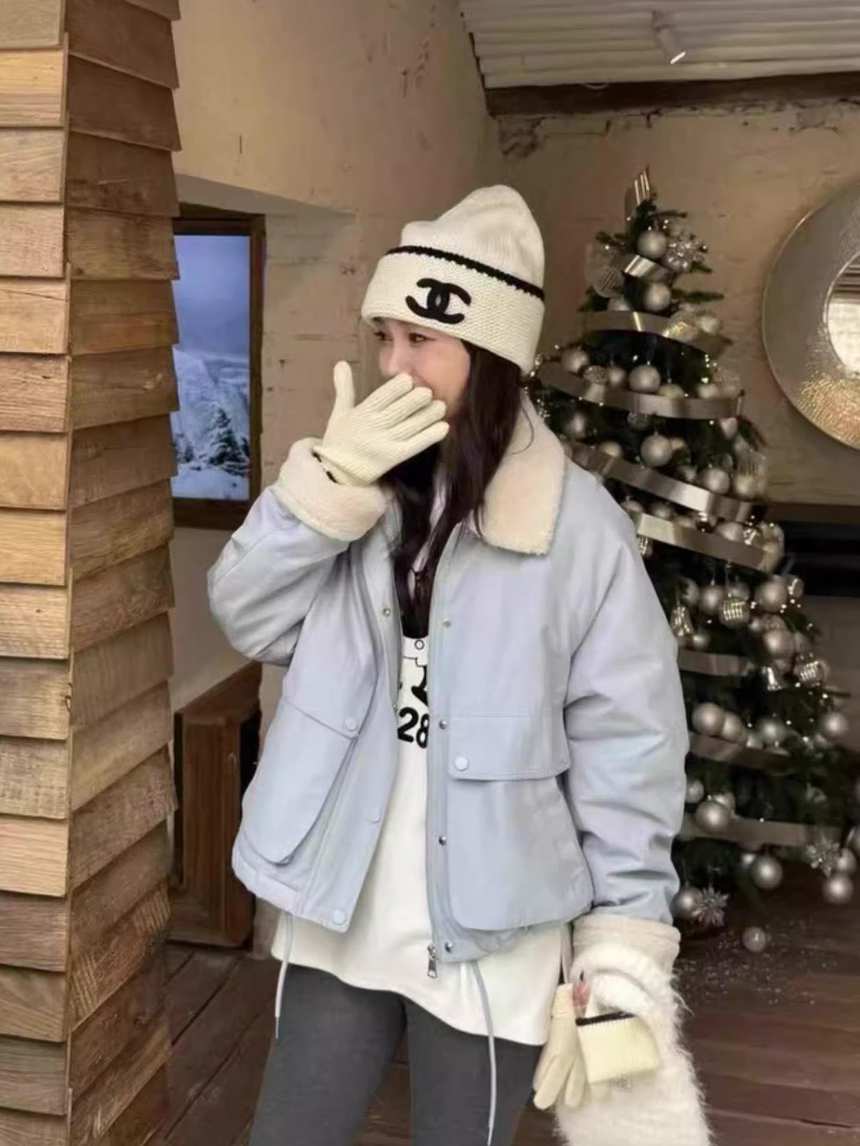 

Женское зимнее пальто в корейском стиле 2024 года с флисовой подкладкой и воротником из овечьей шерсти - Повседневная парка, стройнящая фигуру Large небесно-голубой