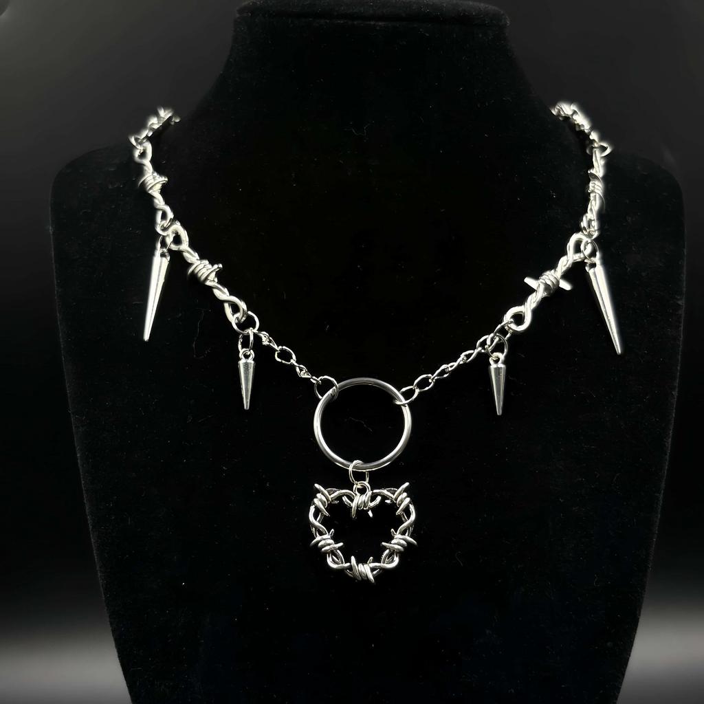 Unisex Hip Hop Heart Pendant Necklace - European Korean Trendy New Thorn Rivet Versatile Accessories for Men and Women