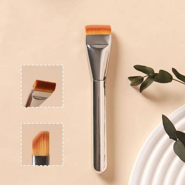 

ZOREYA - Flat Foundation Brush Silver & Orange