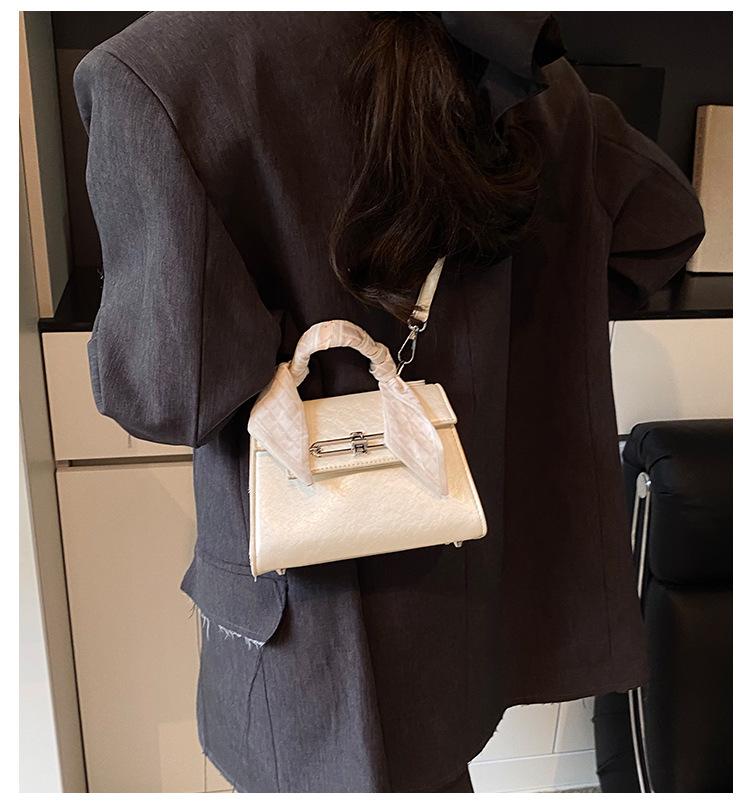 Premium Foreign Style Small Bag Women's Bag 2025 New Summer Versatile Messenger Bag Women's Korean Version Portable Leisure Bag