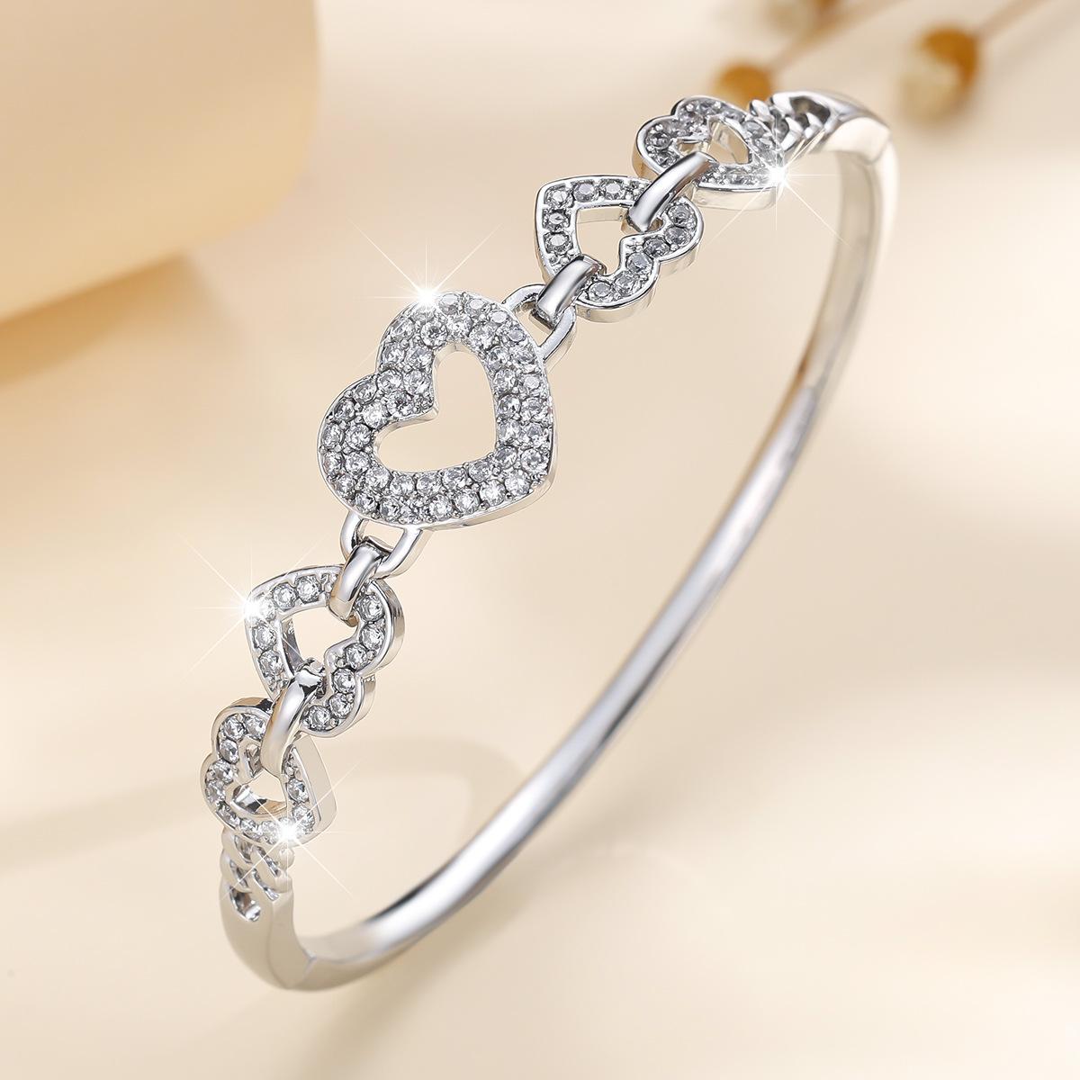 New Trendy Exquisite Sweet Love Inlaid Zirconia Women s Bracelet 17CM