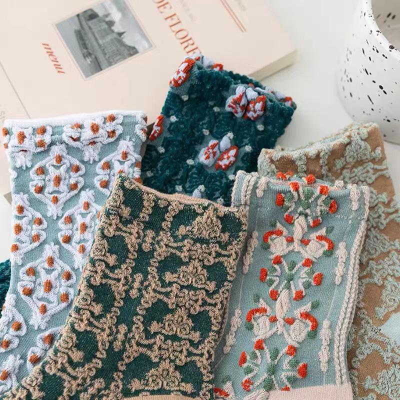 Women's Retro Floral Mid-Calf Cotton Socks - Autumn/Winter Embossed Style