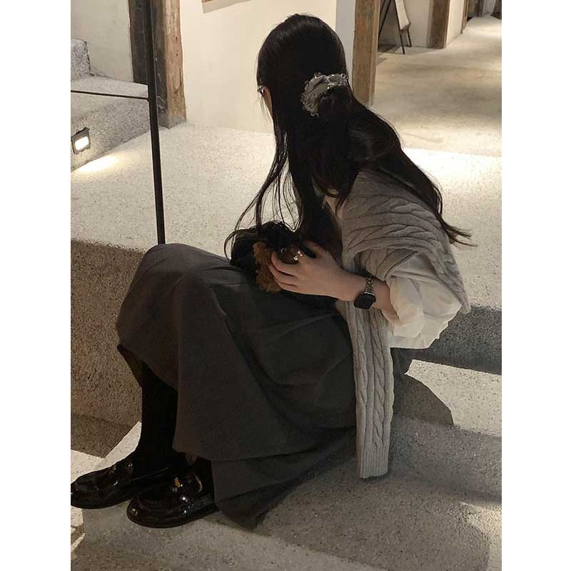 Minimalist & Versatile Rhinestone Trim Satin Scrunchie - Solid Color, Durable Hair Tie for Office Women, Suitable for High Ponytails & Updos