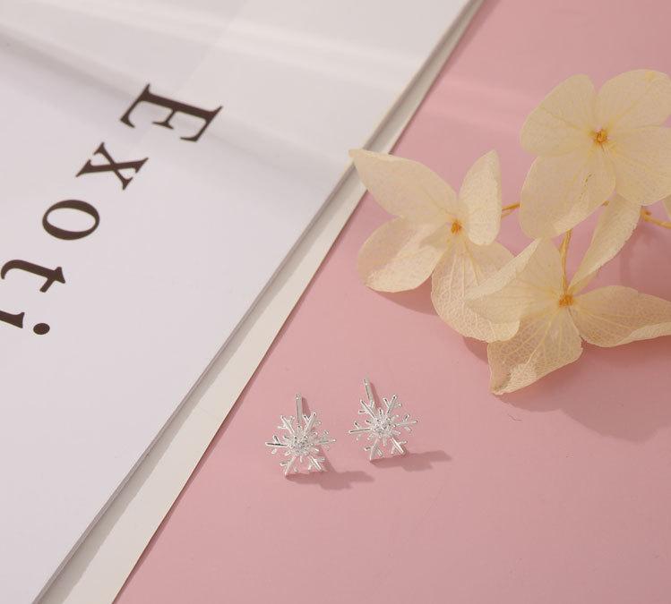 S925 Silver Zircon Snowflake Stud Earrings - Korean Style Christmas Gift for Girls