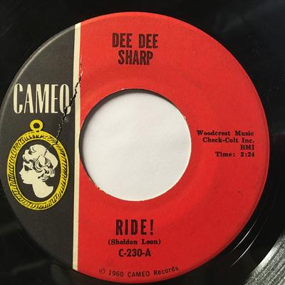 Disc de 7 inch DEE DEE SHARP - Ride! / The Night C230 Cameo 1962 SUA Rock Folosit