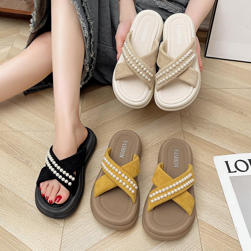 Versatile Pearl Women's Outer Wear 2025 Platform Summer Retro Slippers Skirt with Casual New Fashion Beach Sandals