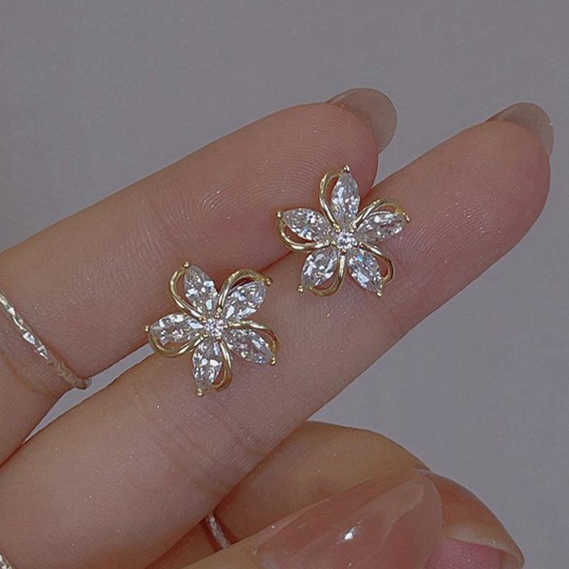 Flower Earrings Temperament, Five-petal Flower Gentle Style Flower Earrings Small Earrings Gentle and High-end Sense