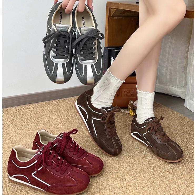 Aumento de altura interior 4cm retro americano zapatillas de entrenamiento alemanas para mujer streamer ámbar deportivas versátiles zapatos Forrest Gump 2025 nuevos zapatos de mujer