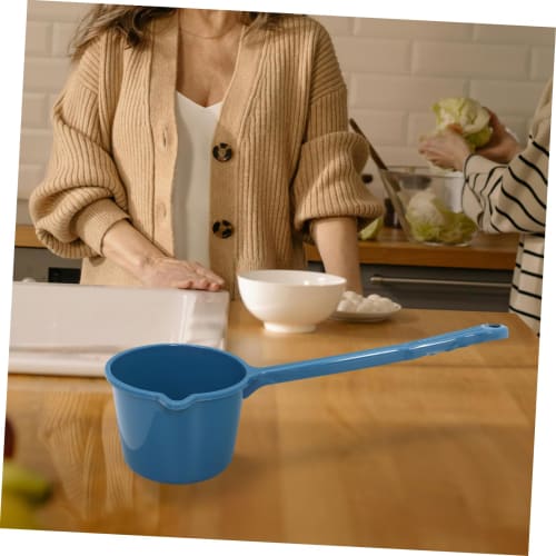 HOLIDYOYO Long-Handled Water Scoop, Household Water Spoon, Shower Ladle, Thick Bath Spoon, Plastic Water Scoop, Multi-Purpose Water Scoop (PP Blue)