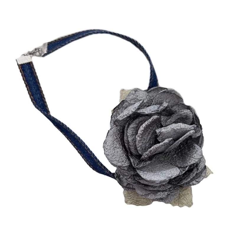 

Goth Cloth Big Rose Pendant Choker Blue Rope Necklace for Women Elegant Weave Knotted Bowknot Adjustable Chain Jewelry сірий колір