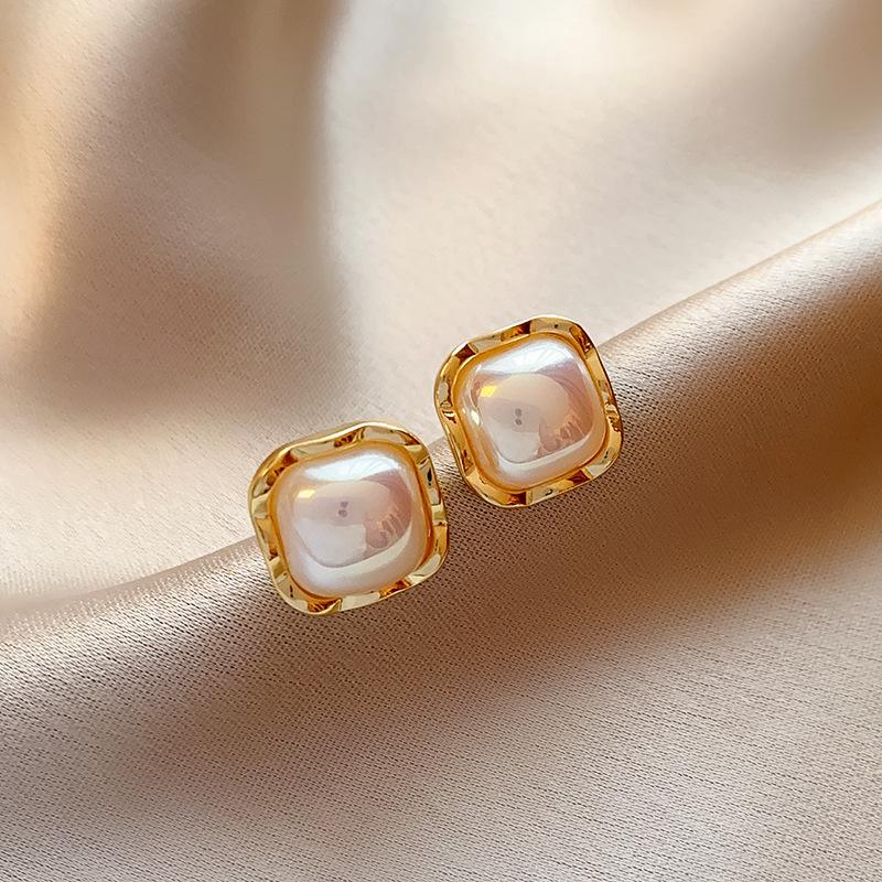 Medieval Vintage Silver Needle Earrings, Temperament Light Luxury Court Style Pearl Earrings Versatile High-end Retro Earrings