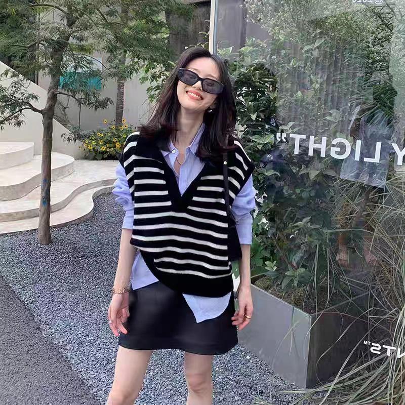 

Полосатый жилет без рукавов из шерстяного трикотажа с V-образным вырезом и отложным воротником для многослойности M