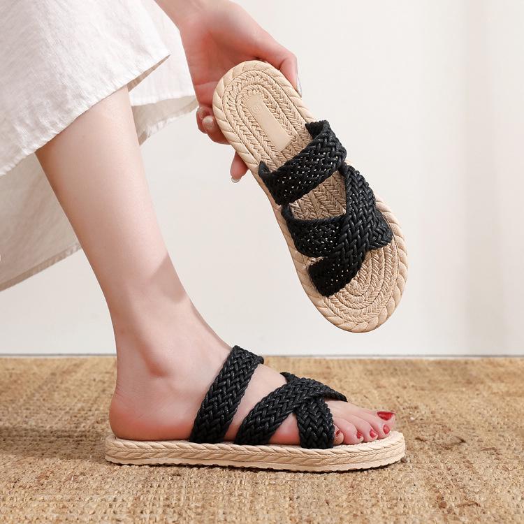 Women's Summer Straw Braid Sandals: Casual Cross-Strap Flat Slippers for Outdoor Beach Travel
