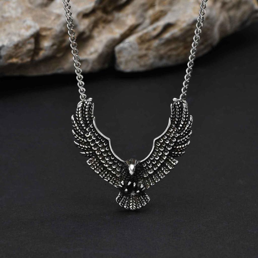 Punk Fliegender Adler Halskette für Männer, Vintage Edelstahl Adler Anhänger, Neues Rapper Rock Zubehör Geschenk