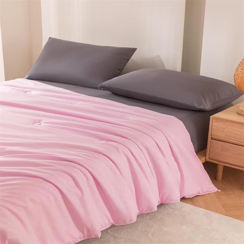 SILKUEEN All-Season Mulberry Silk Quilt