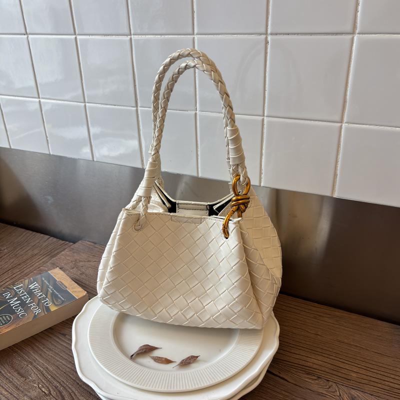 Autumn new handwoven bag fashionable handbag fashionable shoulder messenger bag high value bucket bag women