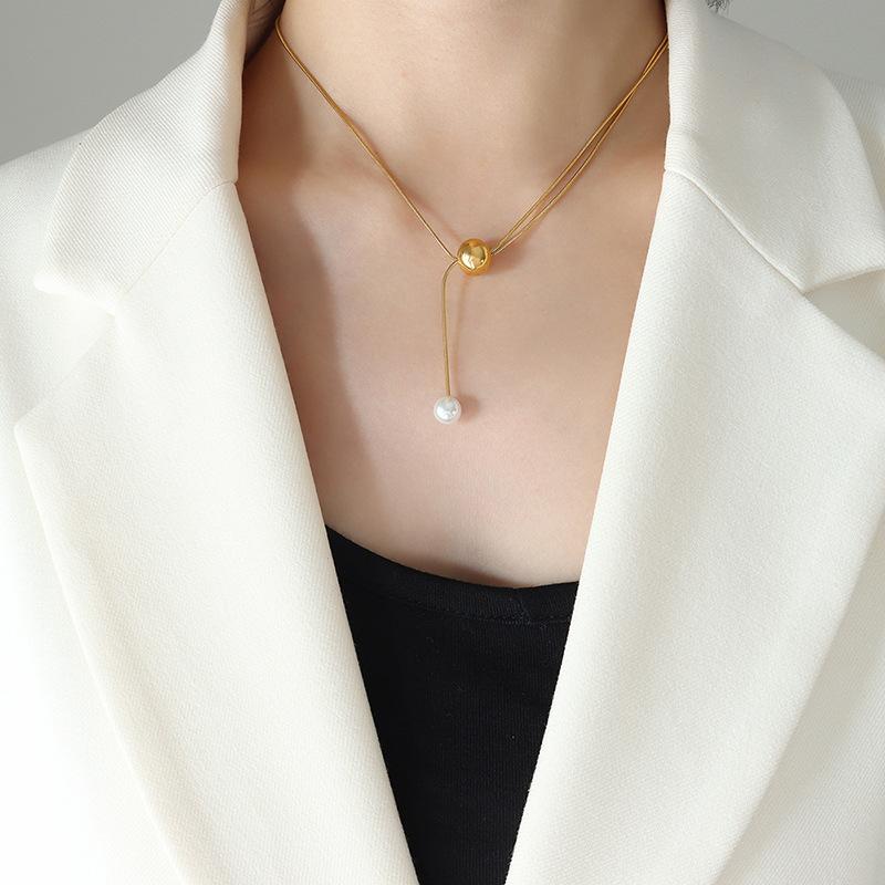 French Trend Personalized Fashion Jewelry, Titanium Steel Gold-Plated Snake Bone Chain Imitation Pearl Fringed Pendant Necklace Women