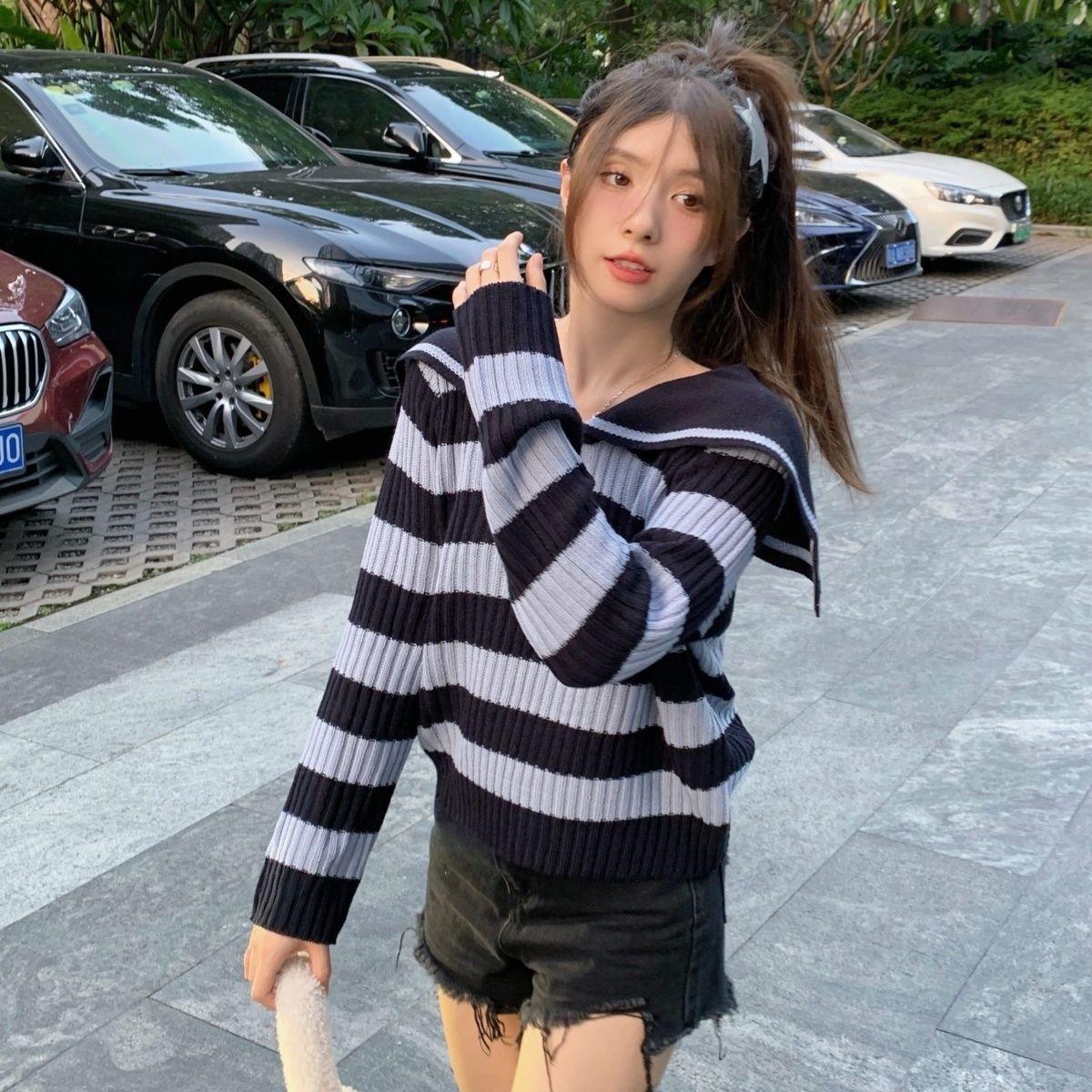 

Пуловер 2022, ранняя осень, темно-синий трикотаж с вырезом, женский модный темпераментный корейский студенческий полосатый маленький женский свитер, пуловер