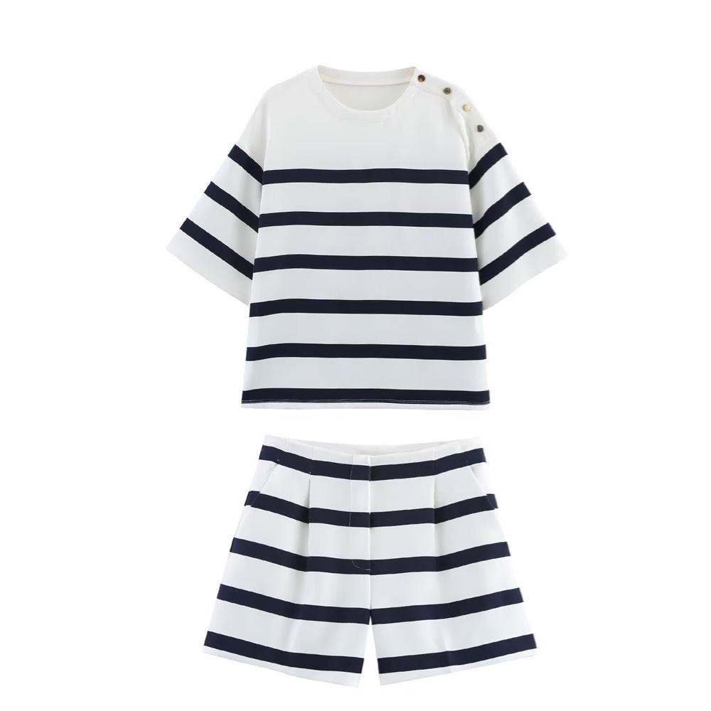 

Spring/Summer 2025 Women s Striped Button-Accent Top and Shorts Set XS