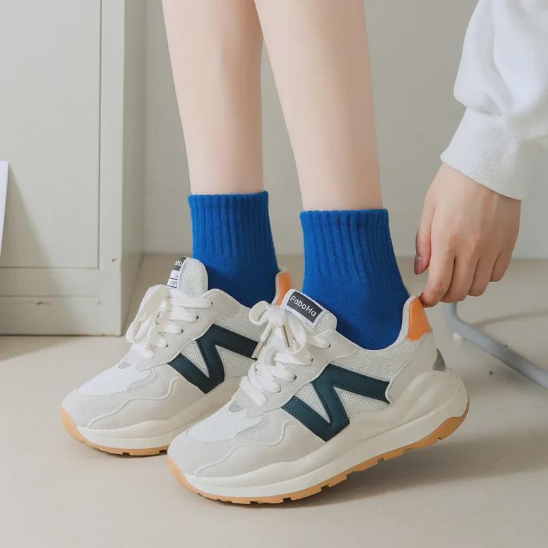 Chaussettes mi-hautes en coton blanc pour femme – Légères, respirantes, couleur unie, vert tendance pour l'été