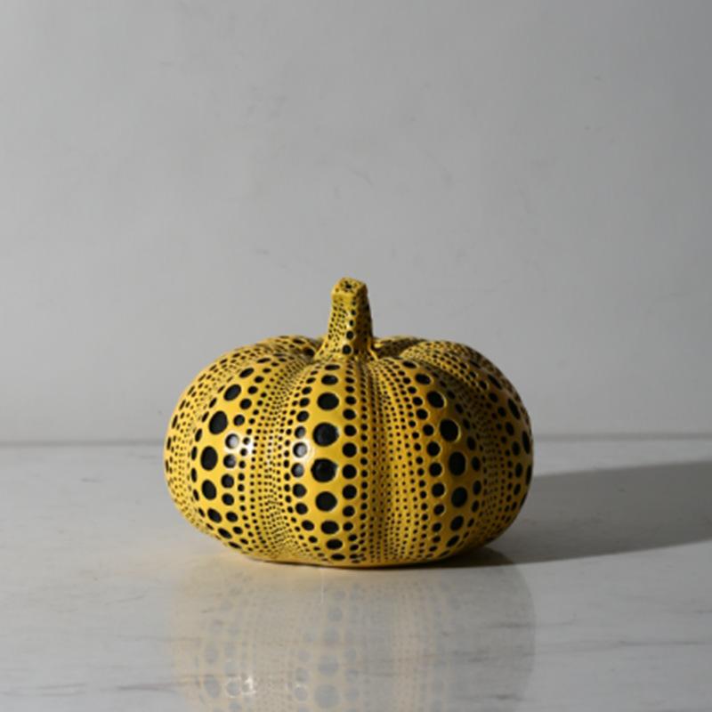 Japanese Yayoi Kusama Wave Point Apple Pear Pumpk Resin Craftwork Desktop Decoration Simulation Fruits Figurines ornament