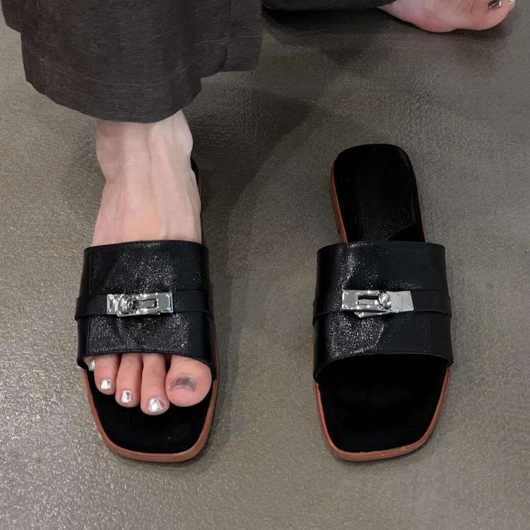 

Lan Cabinet Edition~ Retro Soft Leather One-word with Metal Lock Square Head Flat Shoes Casual Retro Comfortable One-word Slippers 40 чёрный