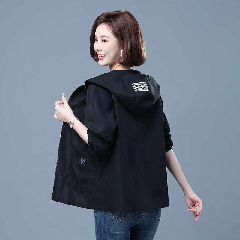 Plus Size Women's Hooded Windbreaker: Stylish, Breathable, Single-Layer Jacket for Mid-Autumn and Spring