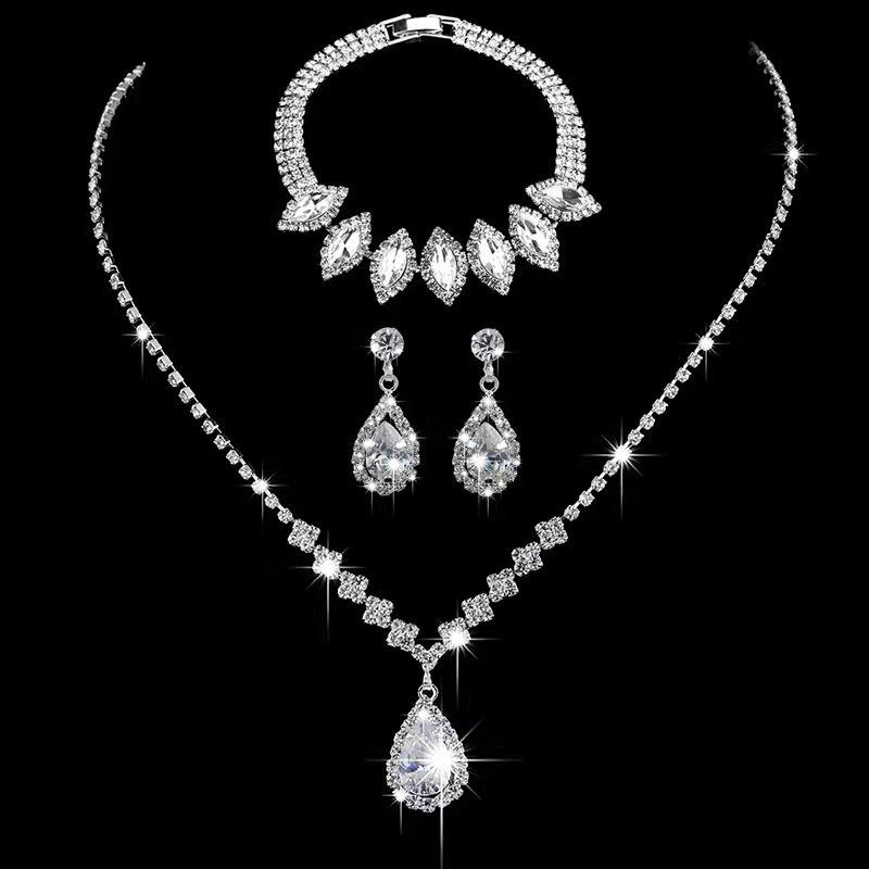 2026 European and American Bride Jewelry Claw Chain Rhinestone Set Three-piece Accessories Item Jewelry Studio Accessories