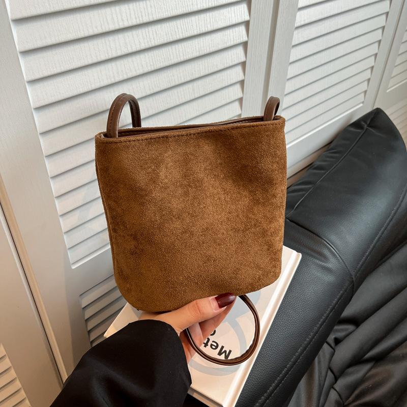 

Fashion thermal insulation bucket bag woolen women s bag new high-end soft waxy simple versatile single room messenger bag tide коричневый