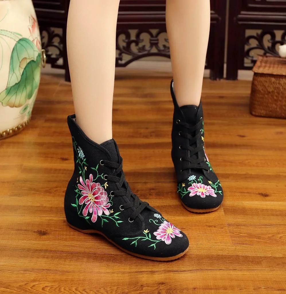 Fashion Ethnic Style Women Shoe Embroidery Shoes for Woman Casual Streetwear Sneaker Winter Warm Vintage Ladies Shoe Zapatillas De Mujer