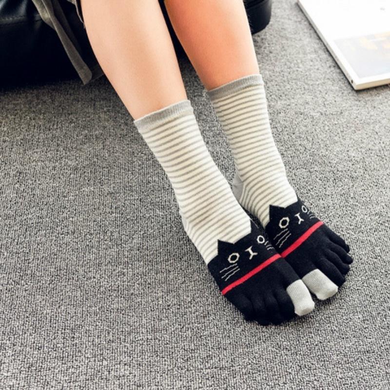 Ladies Autumn and Winter Horizontal Striped Cat Cotton Five Finger Socks