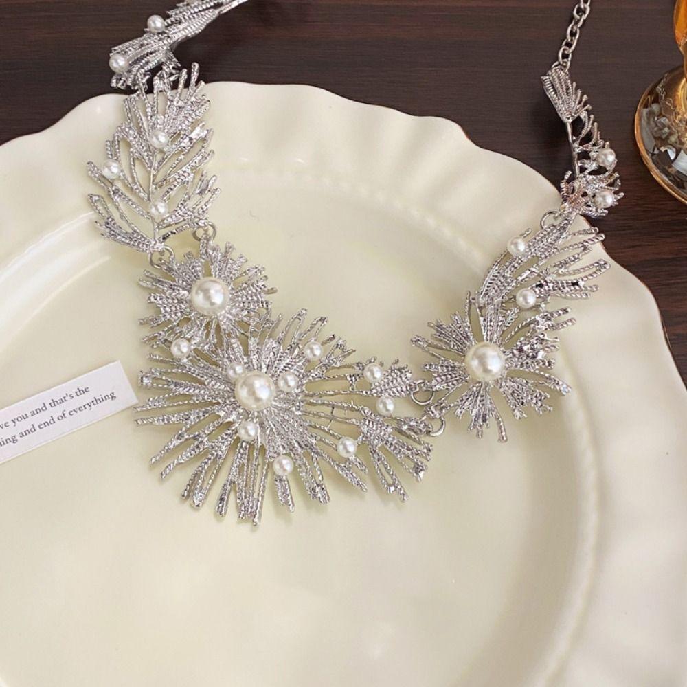 Exquisite Necklace Earrings Set Luxury Zinc Zinc Alloy Jewelry Set Imitation Pearl Jewelry Set  Banquet