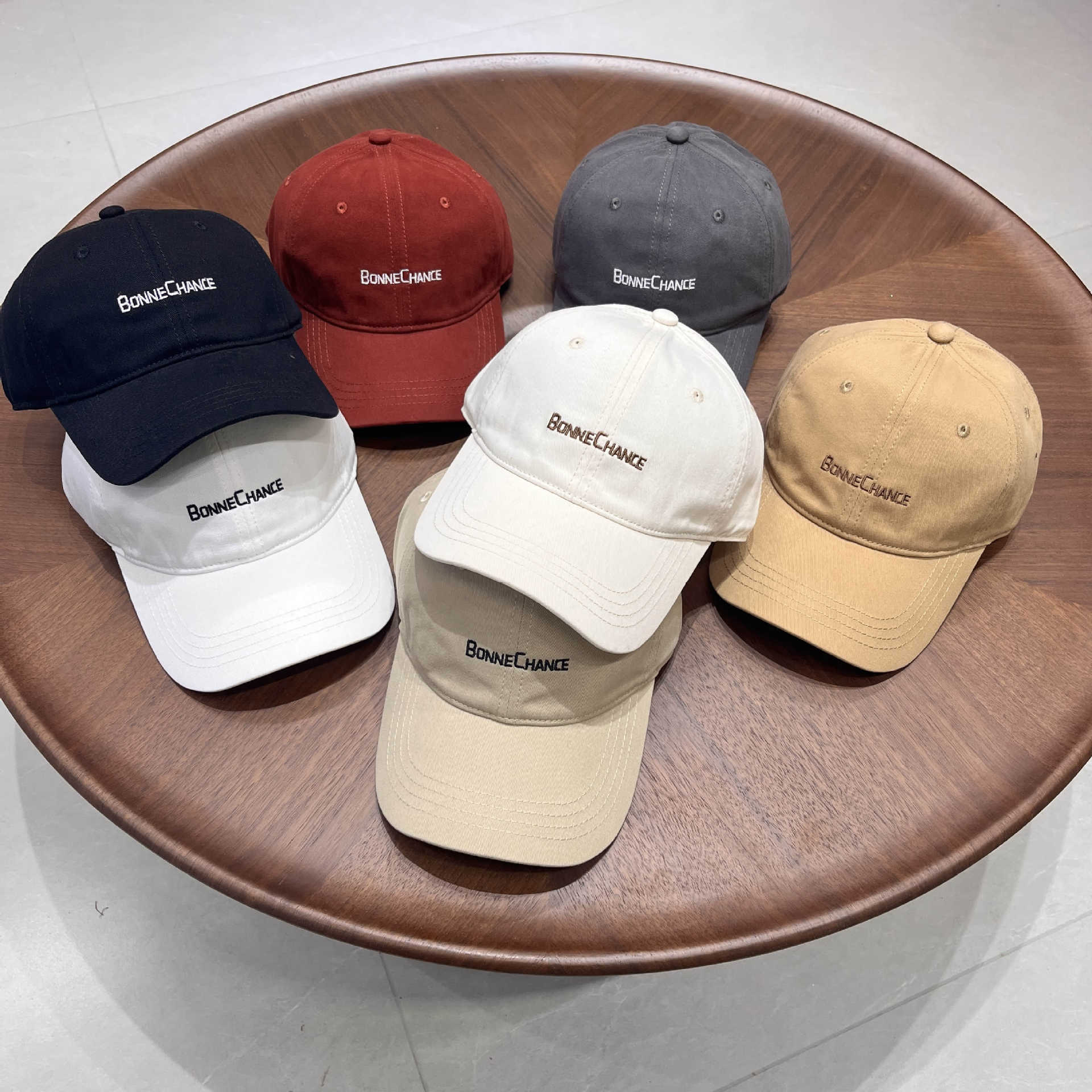 

Высококачественная бейсболка с вышивкой букв и вышивкой, мужская и женская бейсболка в корейском стиле, модная универсальная фуражка, благодаря которой лицо выглядит маленьким