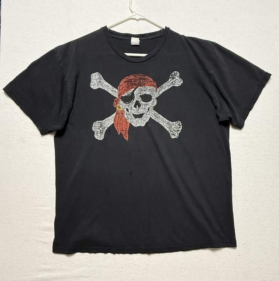 Vintage T-Shirt Black Pirate L Distressed Jolly Roger Skull Crossbones Graphic S разноцветный