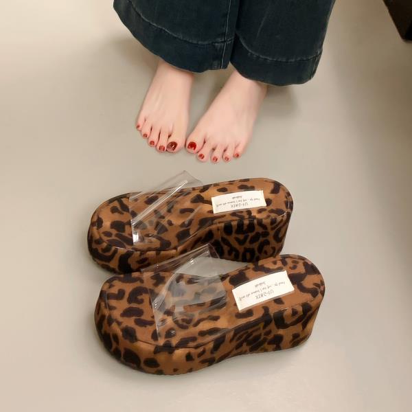 

Модные женские туфли тапочки женские летние на каблуке мюли желе шлепанцы платформа 2025 высокие прозрачные пляжные леопардовые леопард женские туфли S 35