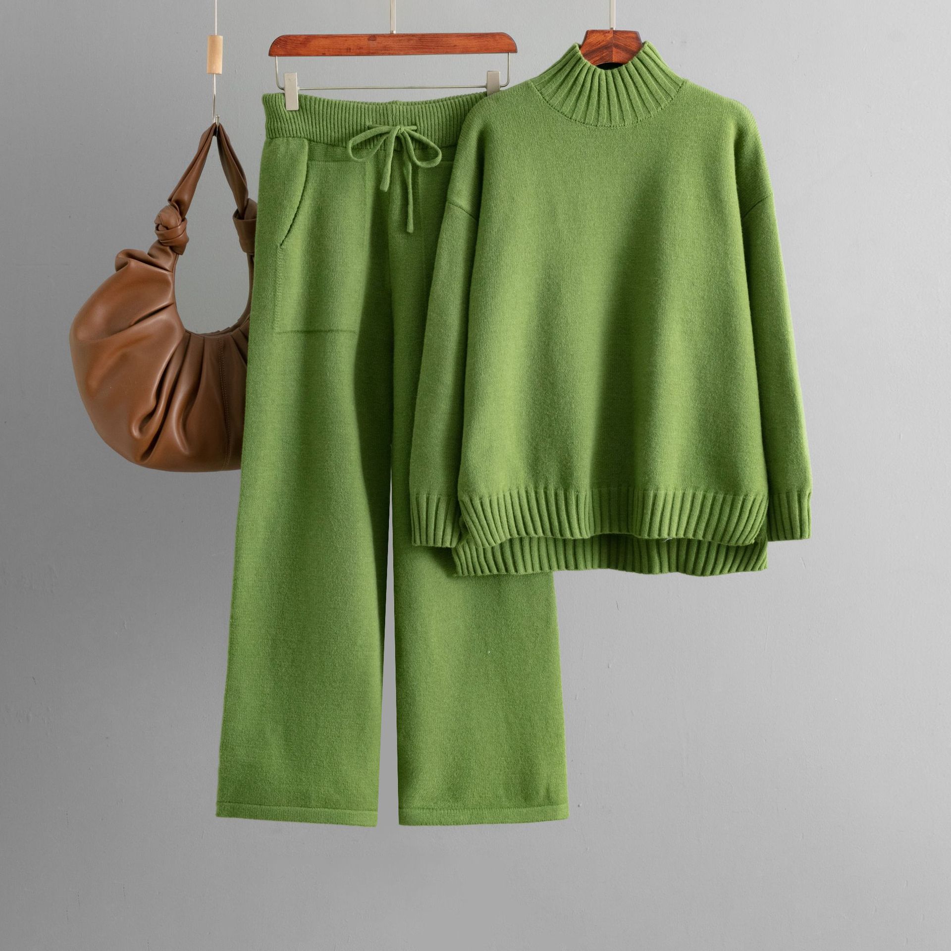 

Осенне-зимний комплект для женщин Свободный удобный свитер с высоким воротником и длинные брюки one size