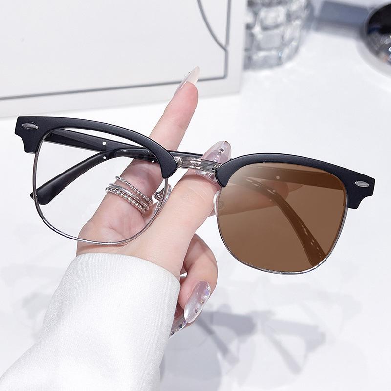Vintage Eye Protection Reading Glasses Ultralight Metal Presbyopic Eyewear Square Hyperopia Eyeglasses for Men Women +1.0 +4.0