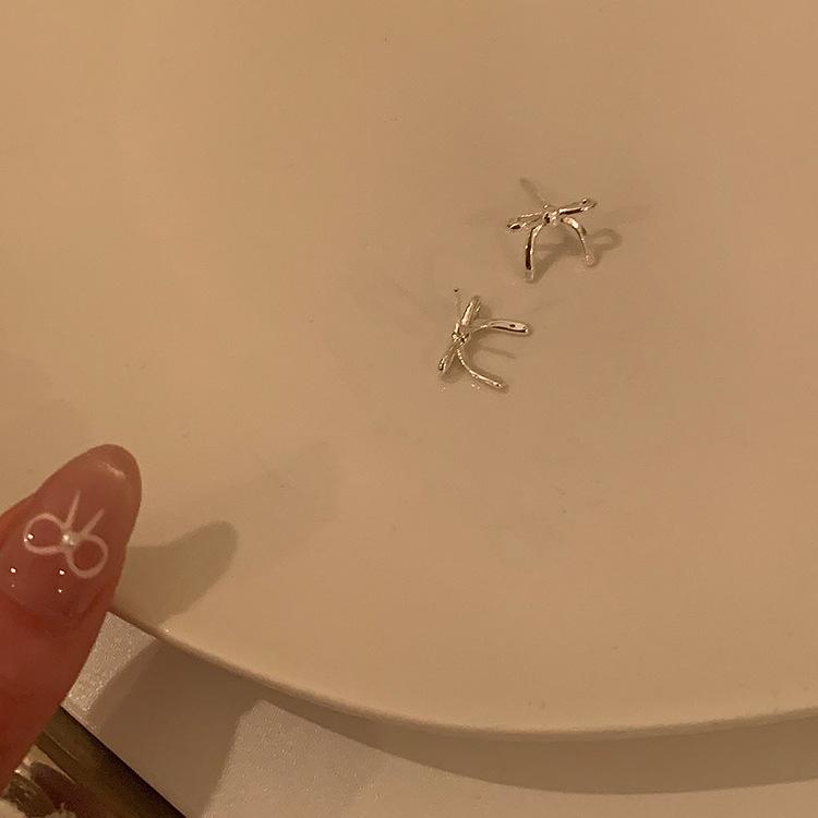 Простые серьги-гвоздики в виде банта. Женские серьги-гвоздики высокого класса, клипсы-косточки, легкие роскошные серьги, клипсы.