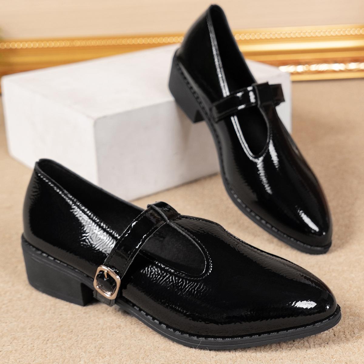 

Large size retro pointed small leather shoes women s 2025 spring and autumn new soft leather low-heeled single shoes thick heel with Mary Jane 43