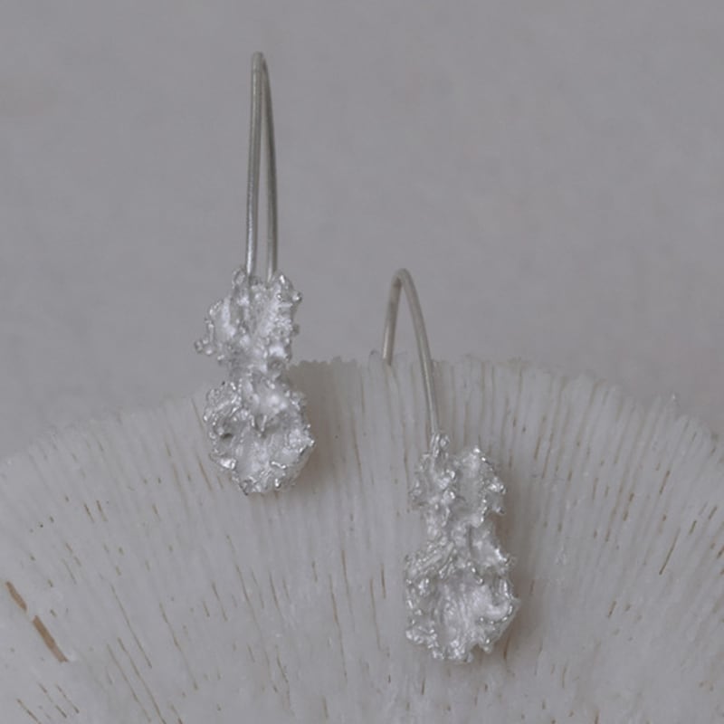 Mouvebament White Mini Drop Earring_Silver925