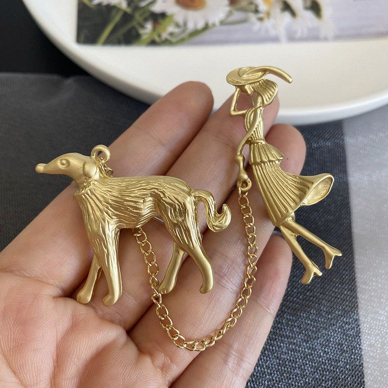 A Variety of Popular European and American Face Brooches, Matte Gold Abstract Brooches, Coat Decorations, Fixed Anti-Exposure Accessories