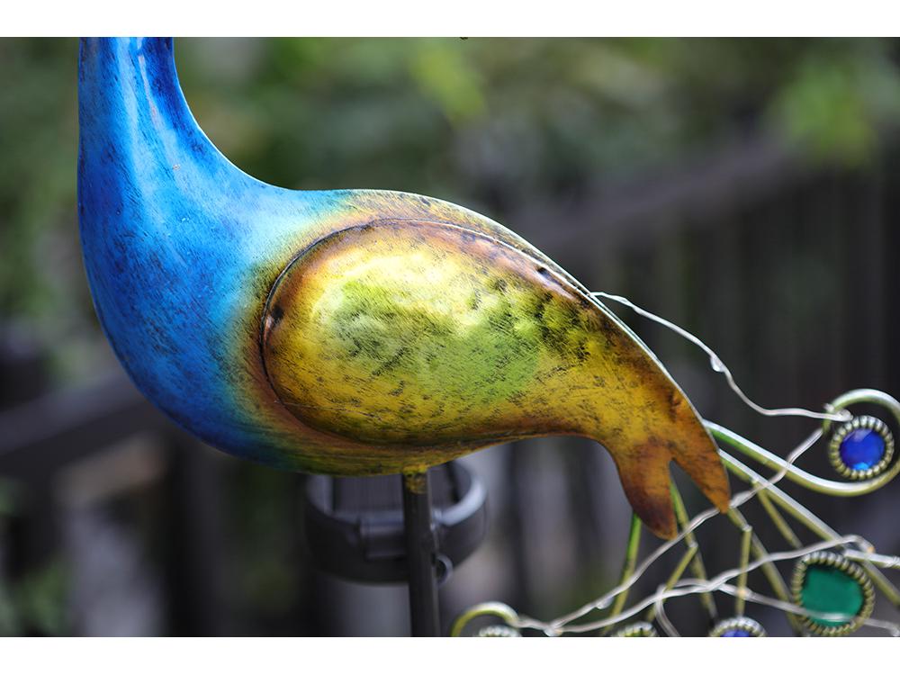 Waterproof LED Solar Peacock Lawn Light: Metal Art Garden Decoration