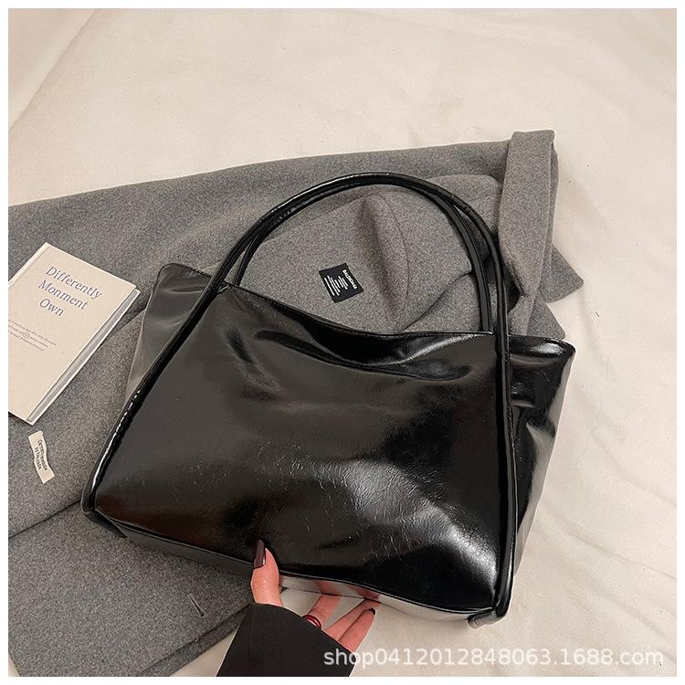 

Сумки большой вместимости, женские универсальные 2025 новые модные и простые повседневные сумки через плечо, популярные сумки-тоут для поездок на работу в этом году