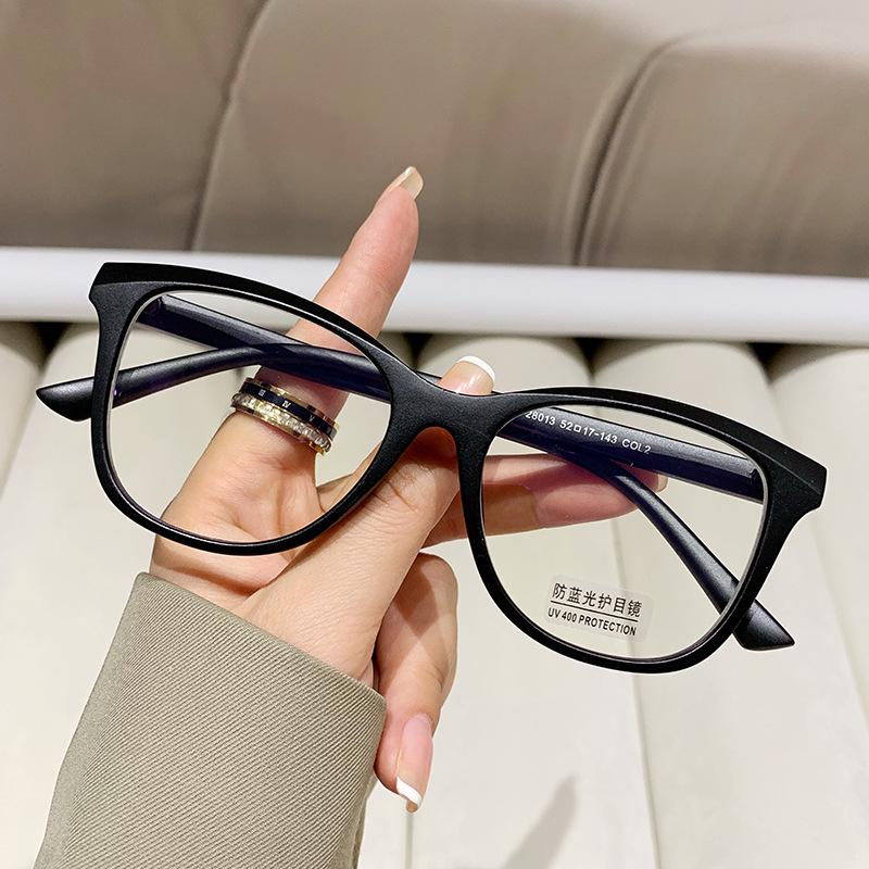 2024 Retro Cat-Eye Blue Light Blocking Glasses: Trendy European & American Color-Block Frames