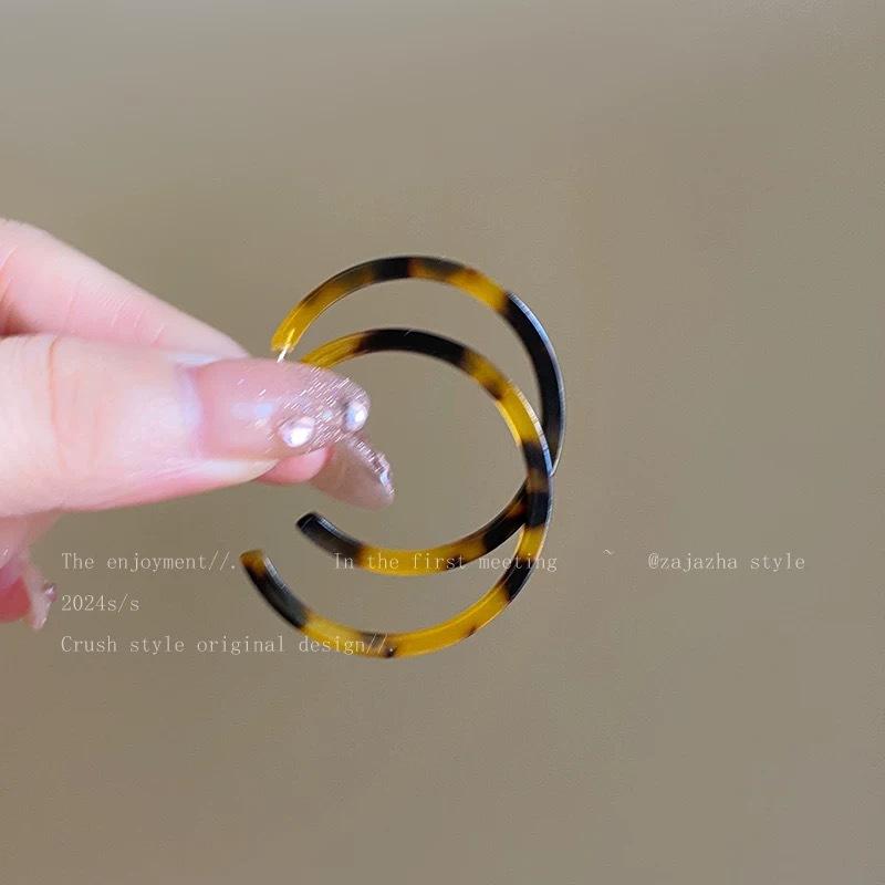 

Plain circle large earrings circle women s new popular high-end stud earrings Hong Kong style autumn unique color earrings